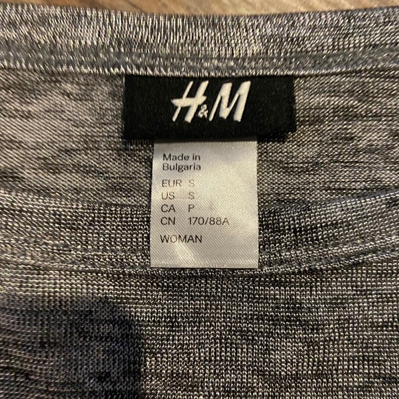 H&M oversized shimmer top - Picture 3 of 4